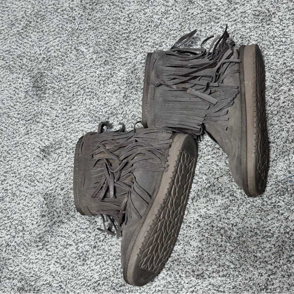 UGG Beige Boots Furry Fringe Walking Winter Girls Koolaburra SIZE US4, UK3, EU3 - Picture 10 of 11